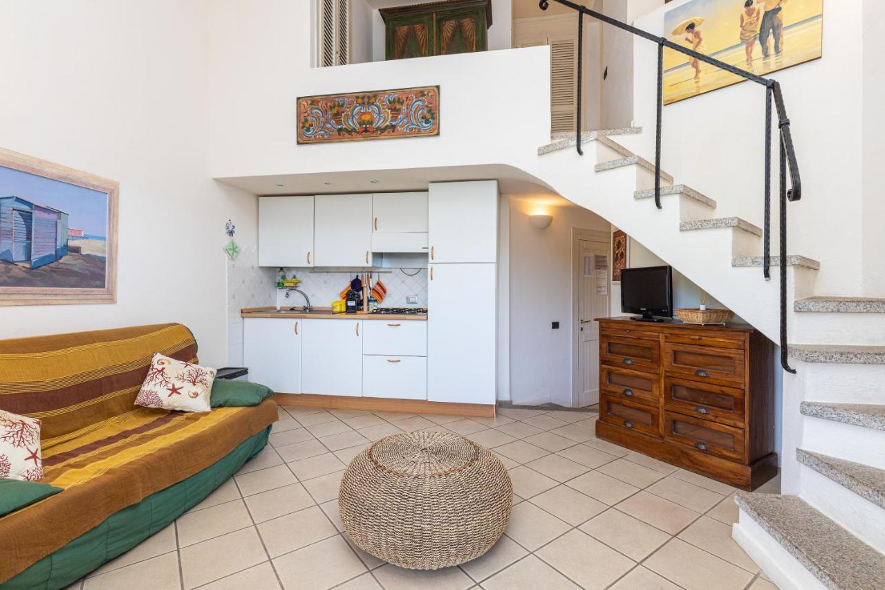 Casa Vacanze Baia Del Faro パラーウ エクステリア 写真